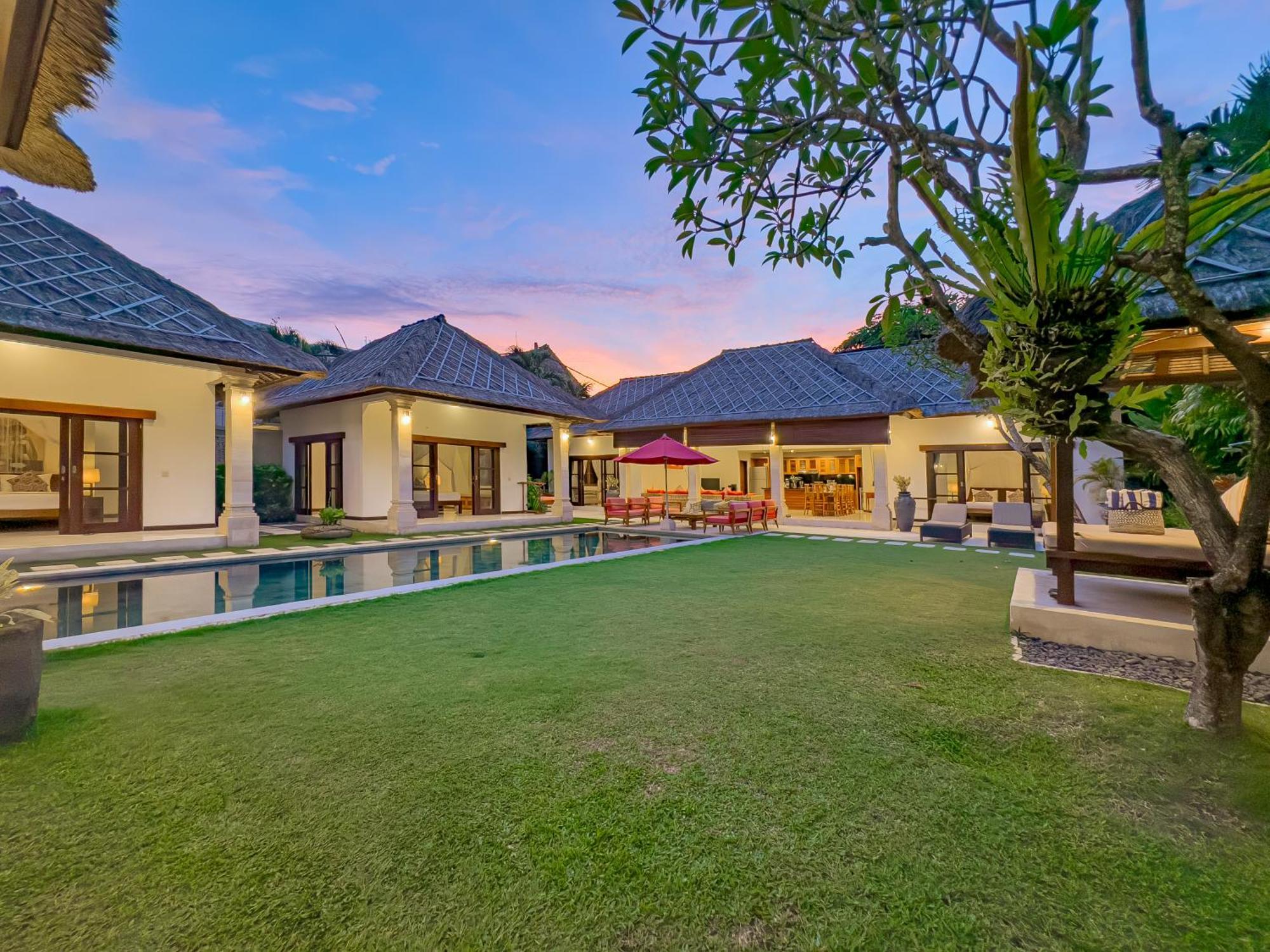Villa Bugis Drupadi Seminyak Esterno foto